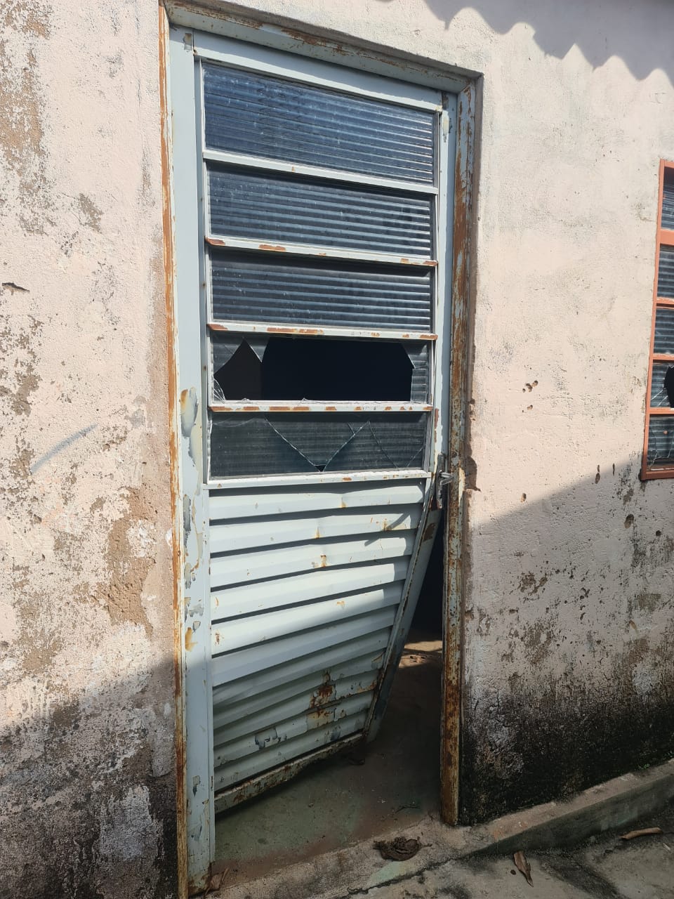 Porta da residência (Foto: Polícia Civil)