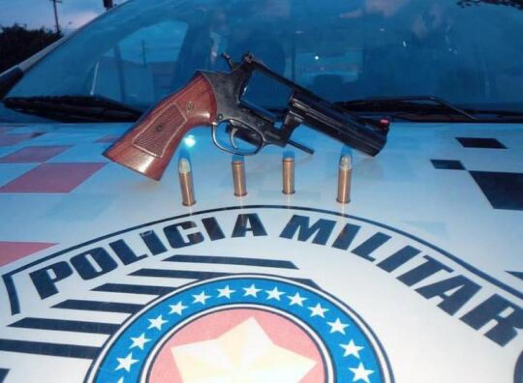 Revólver encontrado (Foto: Polícia Militar)