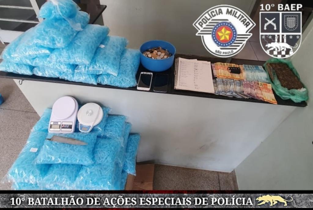 Drogas e objetos apreendidos (Foto: Polícia Militar)