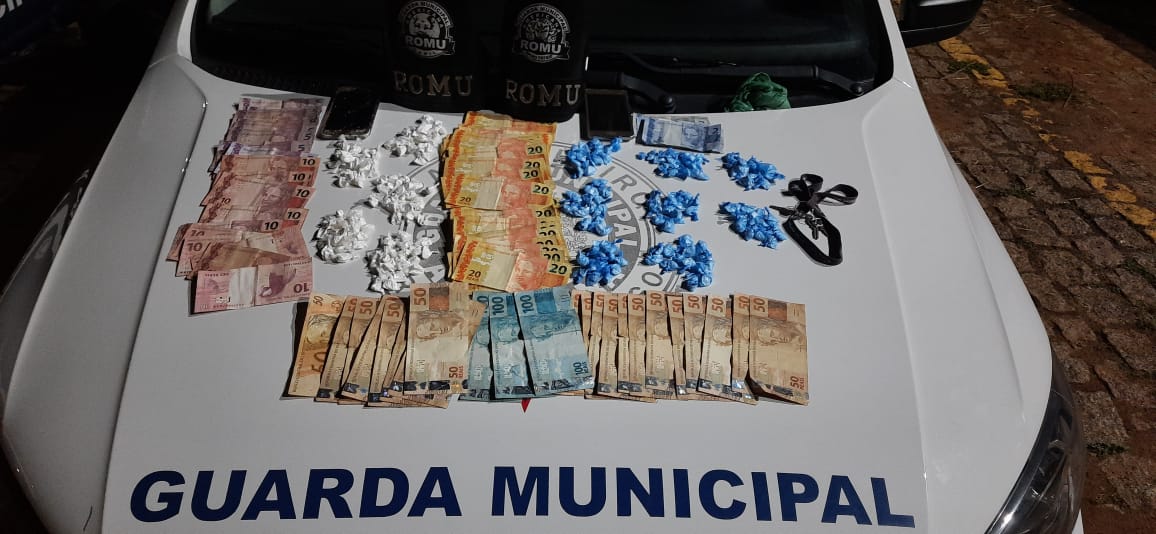 Drogas e dinheiro apreendidos (Foto: Guarda Municipal)