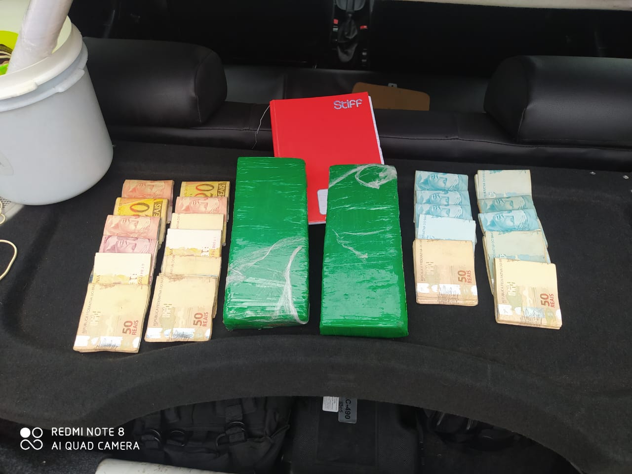 Drogas e dinheiro apreendidos (Foto: Guarda Municipal)