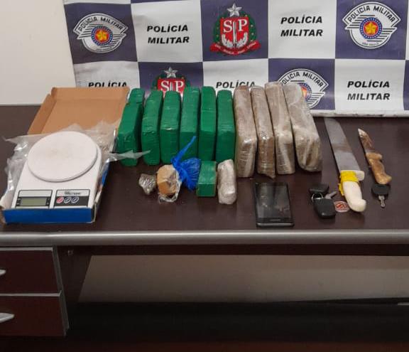 Drogas e objetos encontrados (Foto: Polícia Militar)
